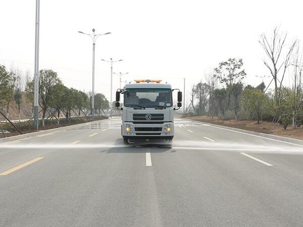 東風(fēng)天錦灑水車配置高降塵效果好