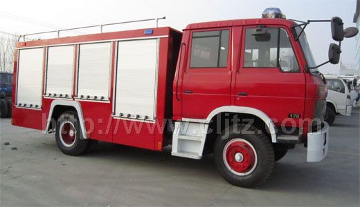 東風145泡沫消防車