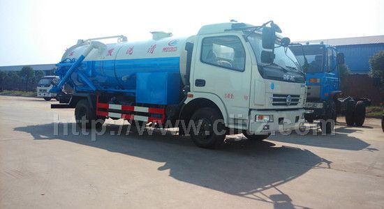 多利卡6立方清洗吸污車